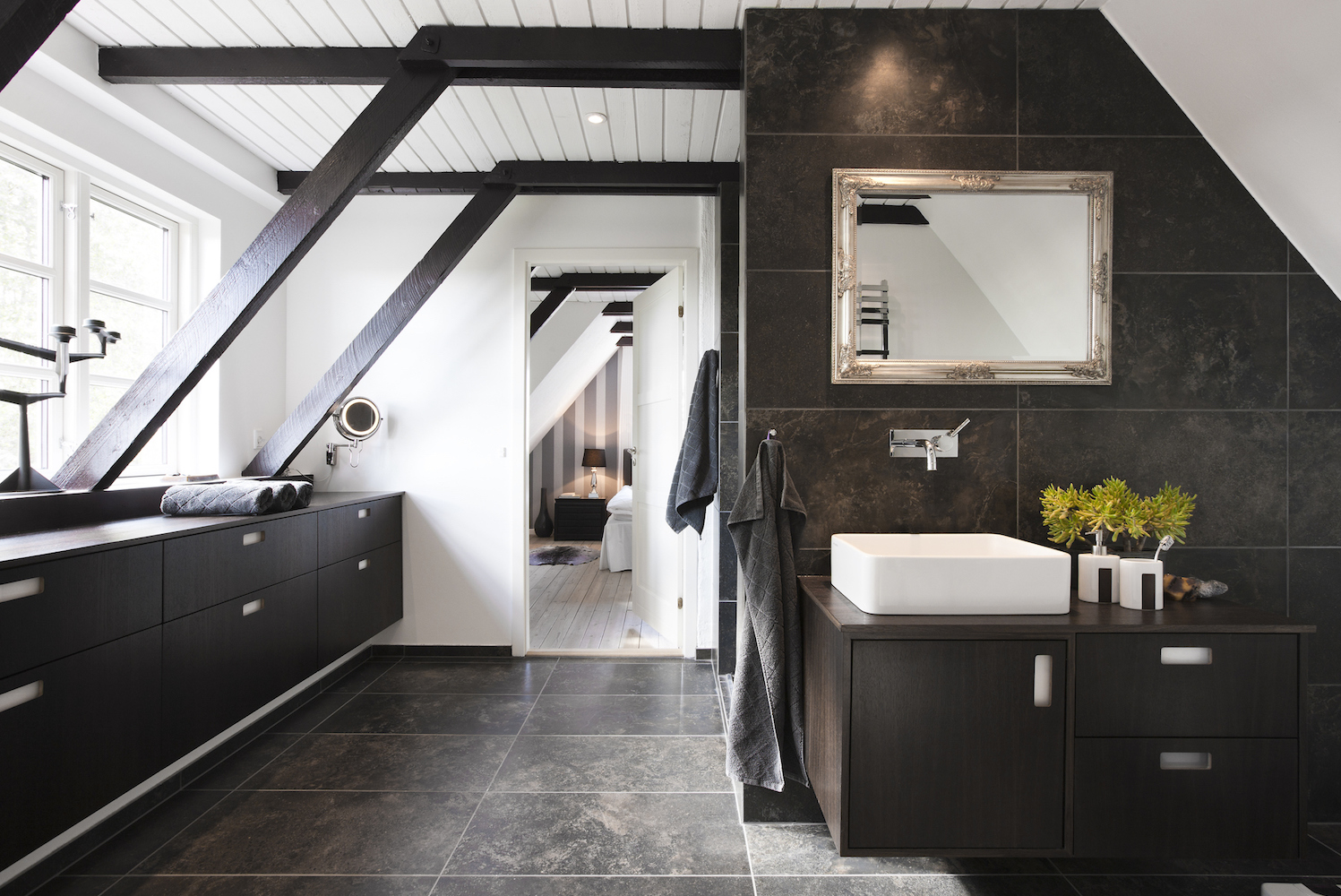 lrg wlakin shower hm